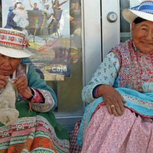 Perù, due donne ad Arequipa